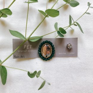 bees oval【green】（ピアス）