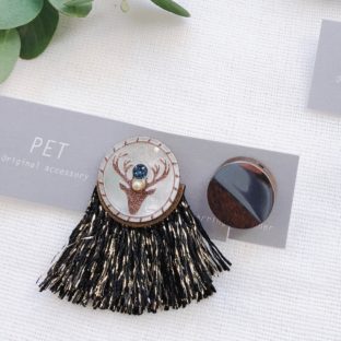 トナカイフリンジシェル【Black】（ピアス）（イヤリング）