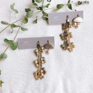 半月とつぶつぶリボンの耳飾り（ピアス・イヤリング）