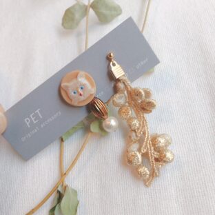 チェコ猫ガラス【白猫】（ピアス・イヤリング）