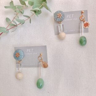 お花のチェコガラス【gray】（ピアス・イヤリング）