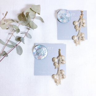 フランスシェルボタンの耳飾り【ドット】（ピアス・イヤリング）